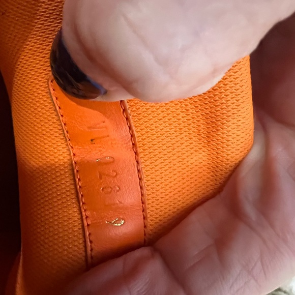 Lv trainers in orange. Rare - Picture 9 of 9